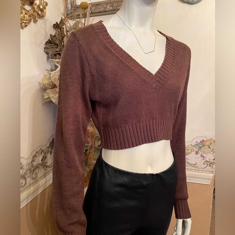Crop top sweater